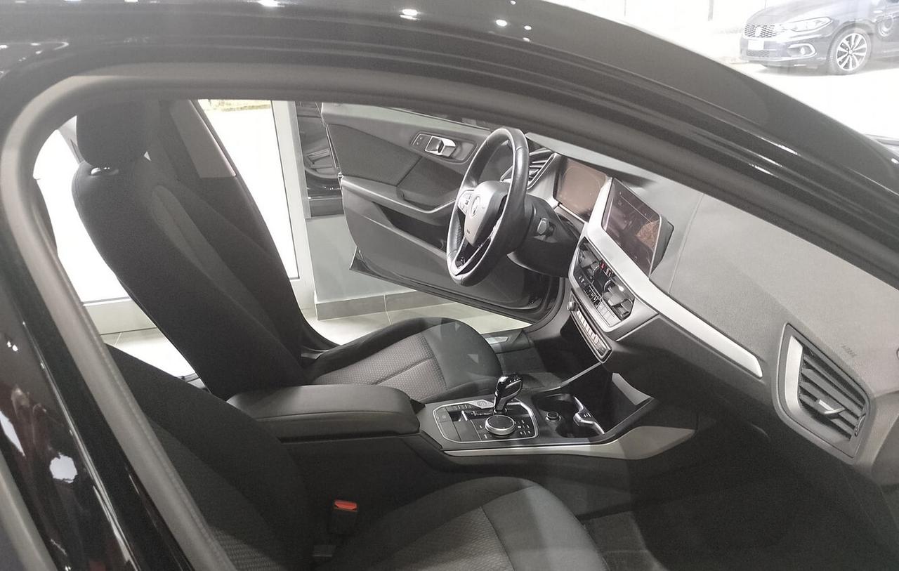 Bmw 116d 5p. Business Advantage