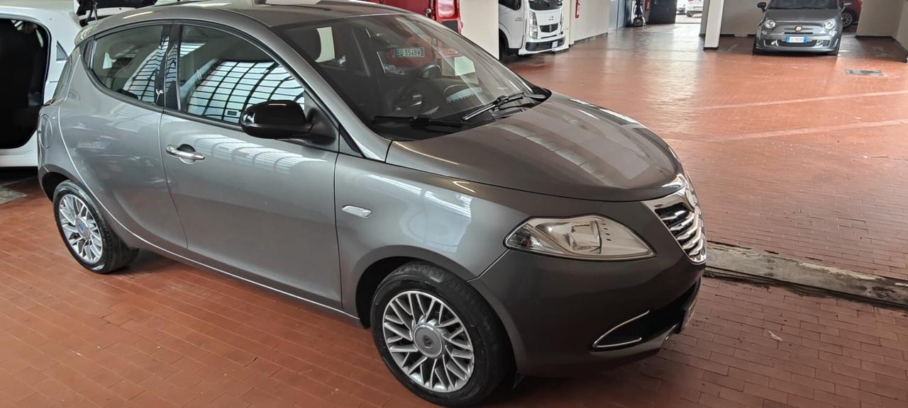 Lancia Ypsilon 1.2 69 CV 5 porte S&S Platinum