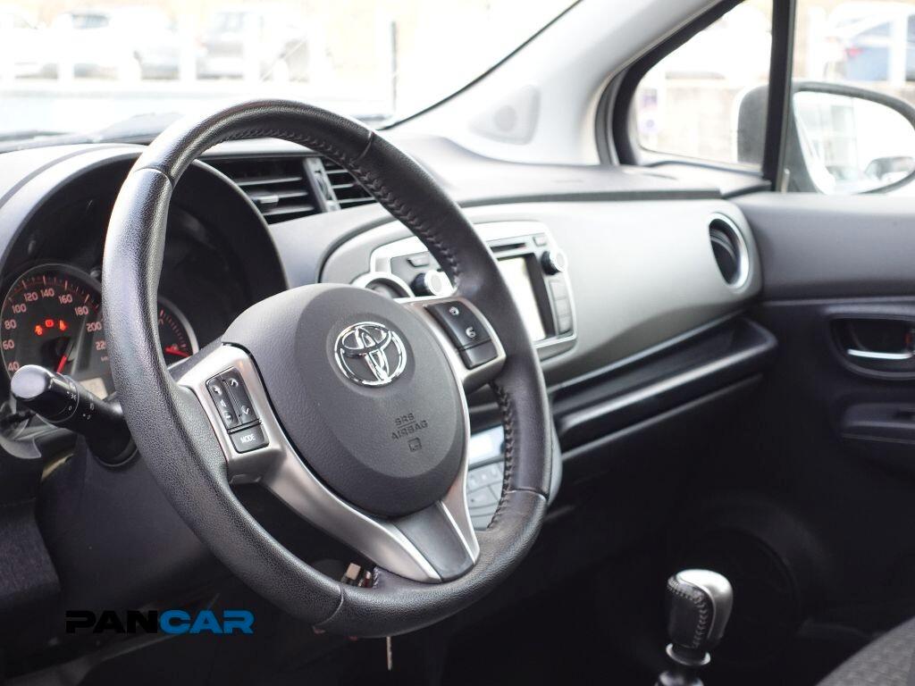 Toyota Yaris 1.3 5 porte Lounge Multidrive