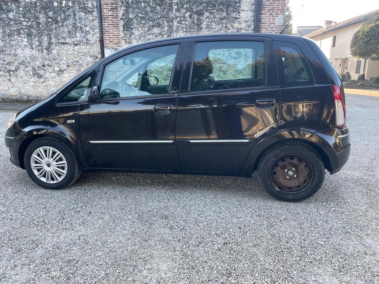 Lancia MUSA 1.4 benzina anno 2011 km 140. Mila