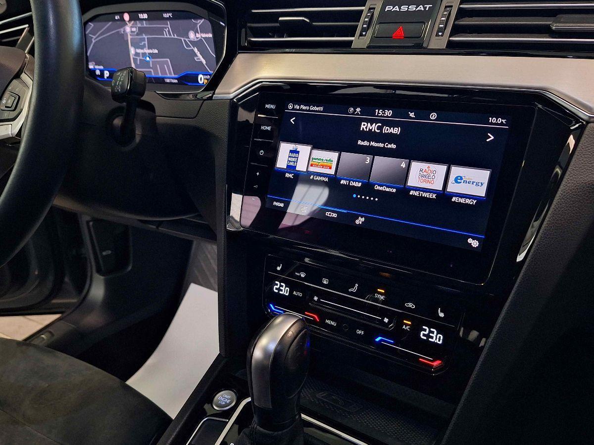VOLKSWAGEN Passat Variant EVO 2.0 TDI DSG Executive -VIRTUAL RETROCAM SED.RISC. GAR.24M