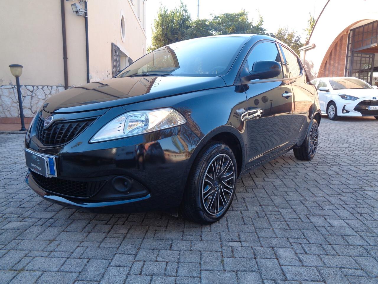 Lancia Ypsilon 1.0 FireFly 5 posti S&S Hybrid Silver