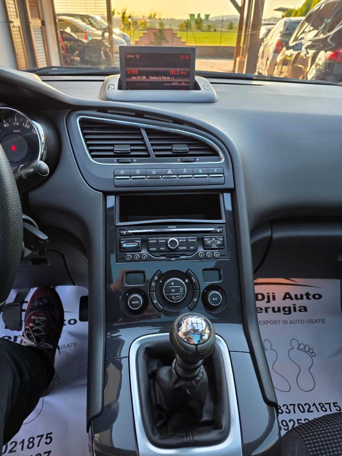 Peugeot 5008 1.6 HDi 110CV Féline