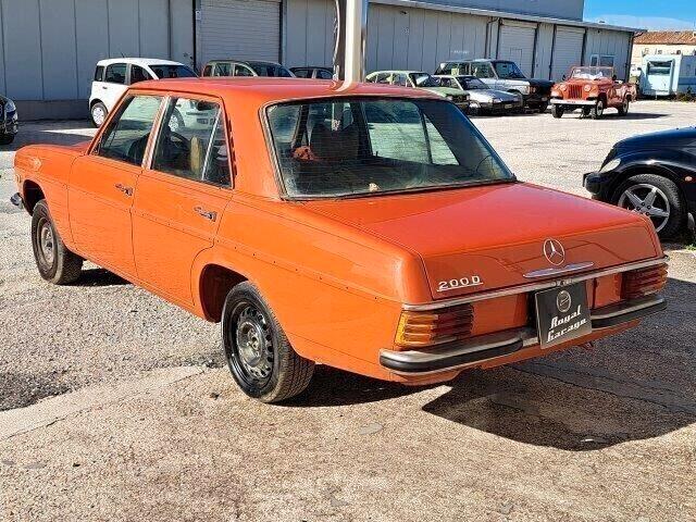 MERCEDES W115 \8 200D - RESTAURO DA ULTIMARE