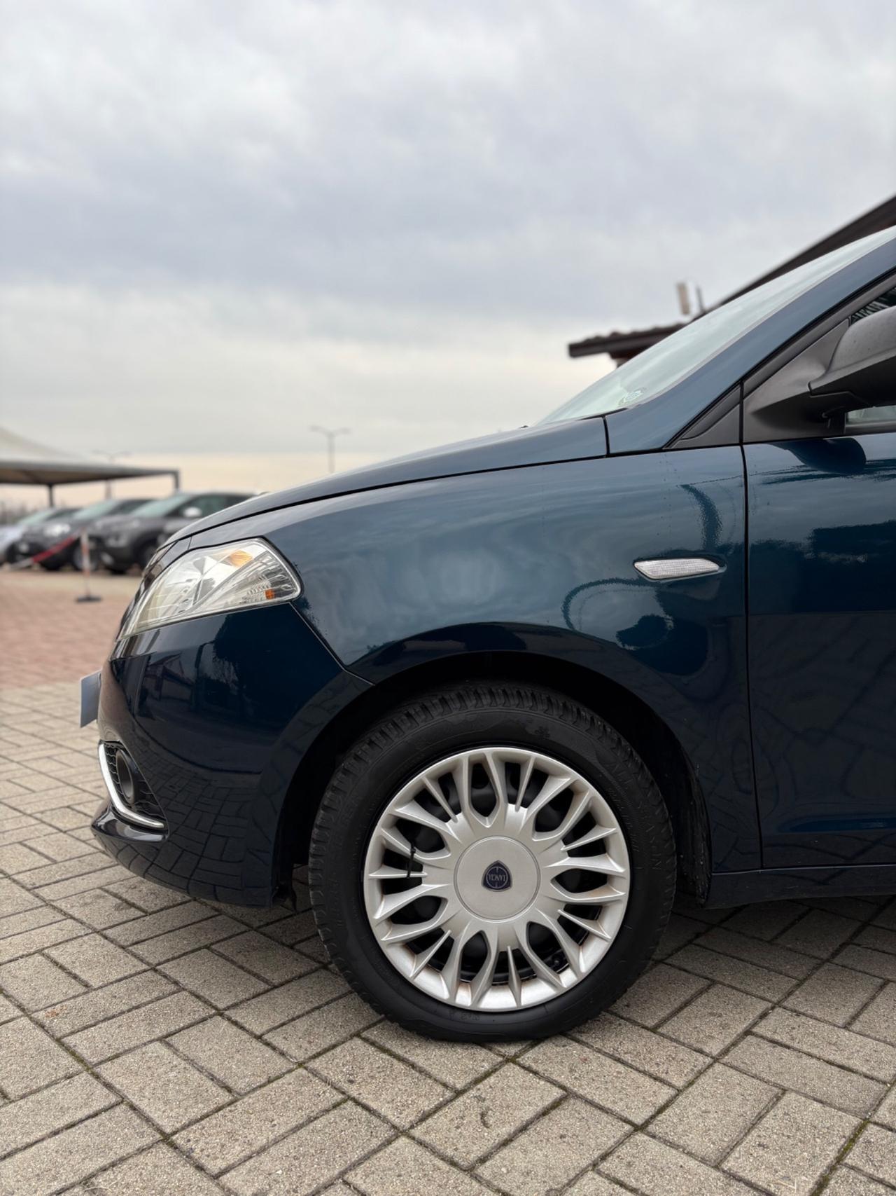 Lancia Ypsilon 1.3 MJT 16V 95 CV 5 porte S&S Silver