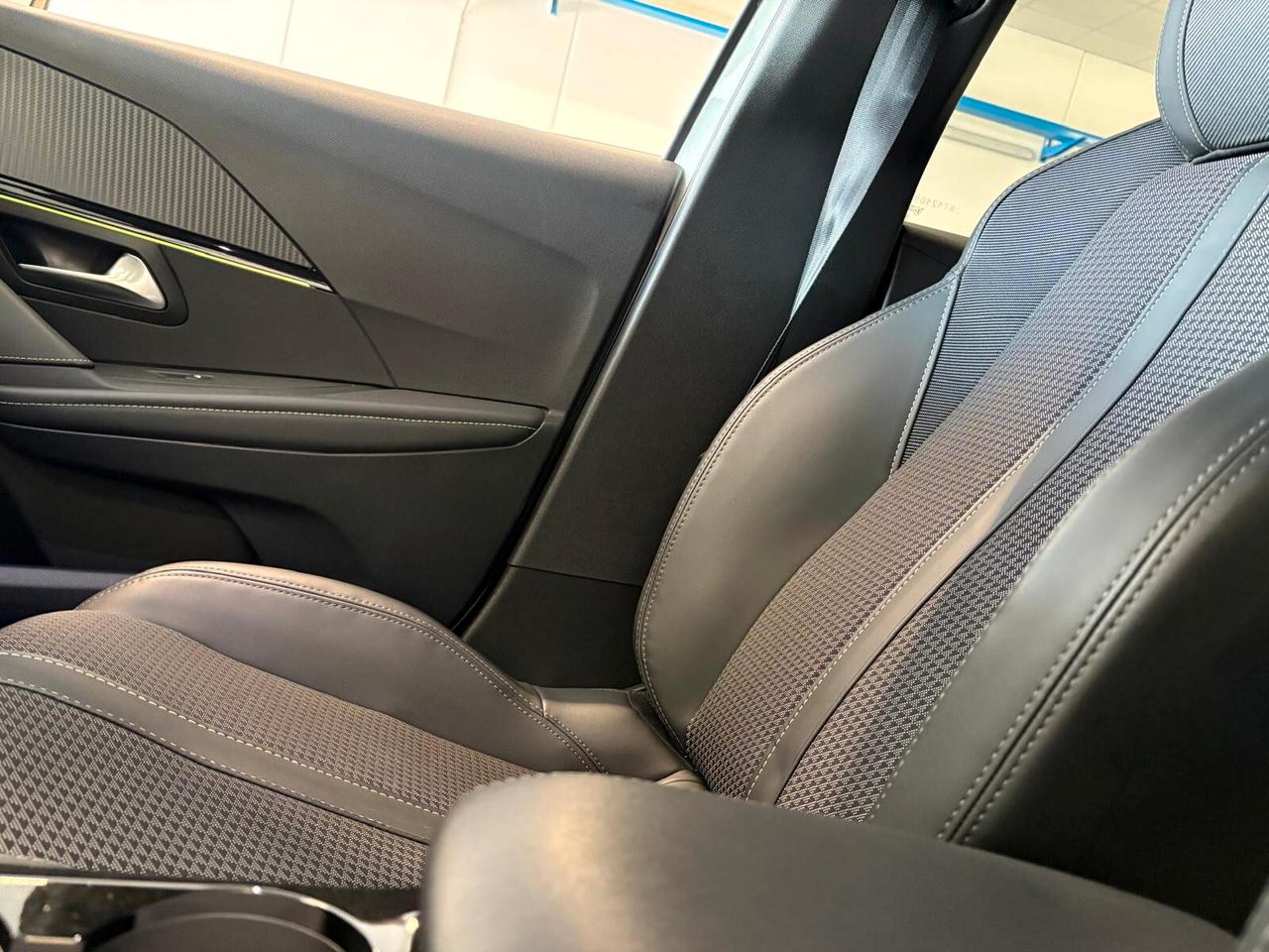 Peugeot 208 GT motore elettrico 136 CV SPOTICAR