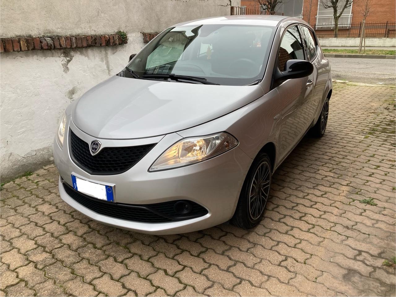 Lancia Ypsilon 1.2 69 CV 5 porte GPL Ecochic Gold