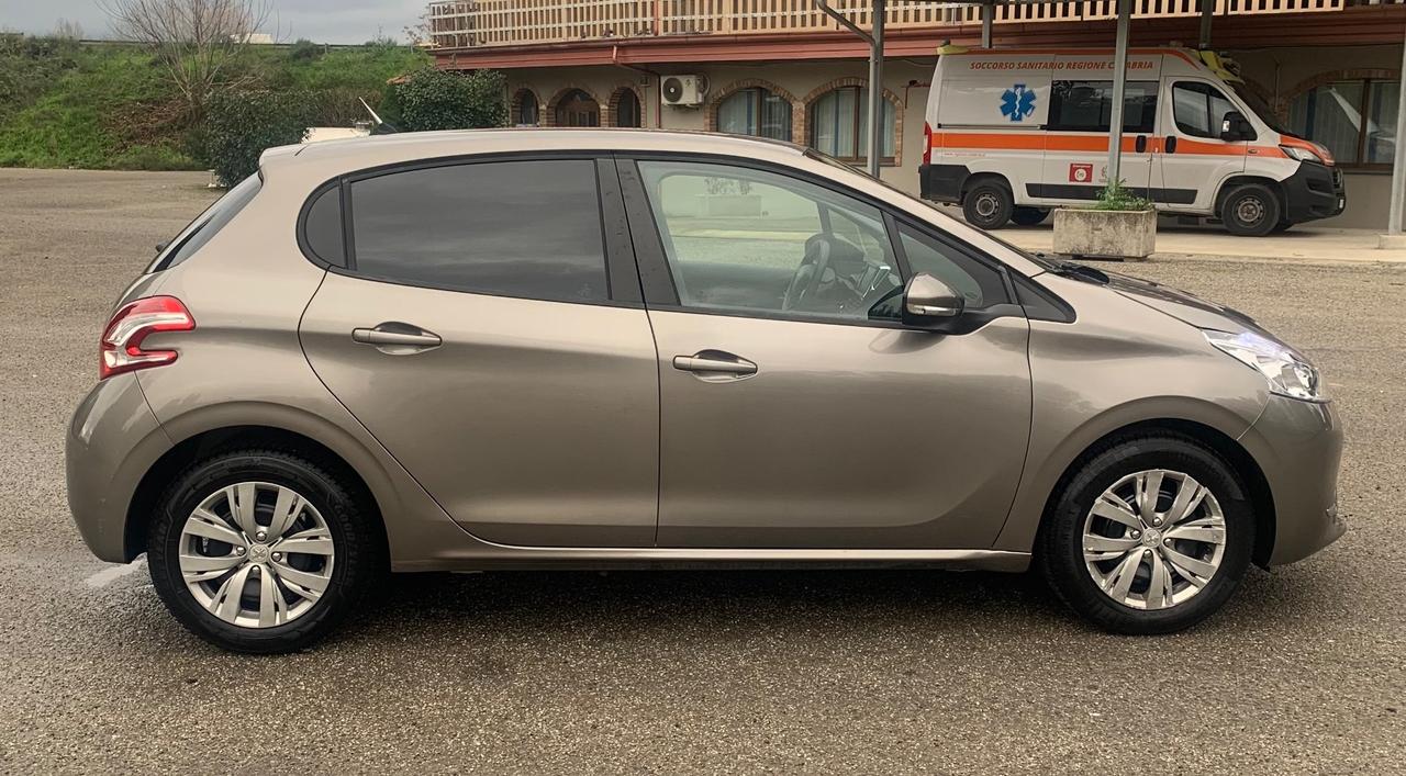 Peugeot 208 1.4 HDi 68 CV 5p Allure 130000KM