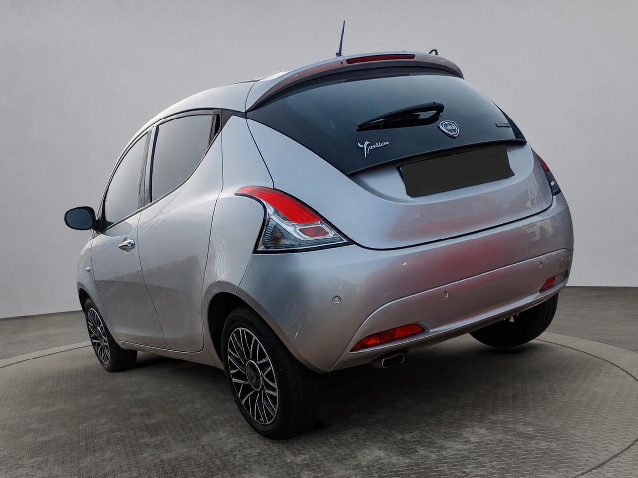 Lancia Ypsilon 1.0 FireFly 5 porte S&S Hybrid Ecochic Silver