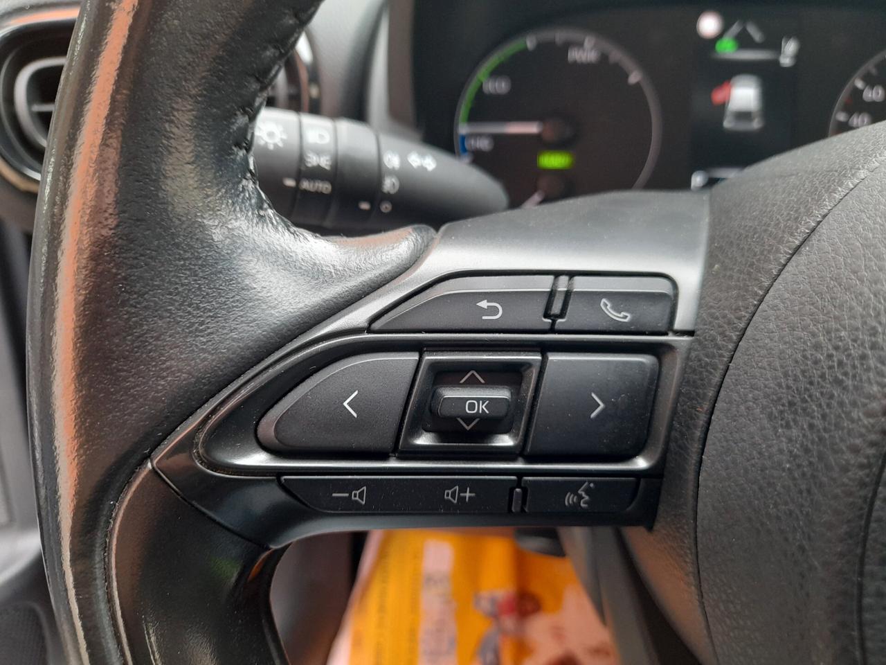 TOYOTA YARIS 1.5 HYBRID 5P BUSINESS