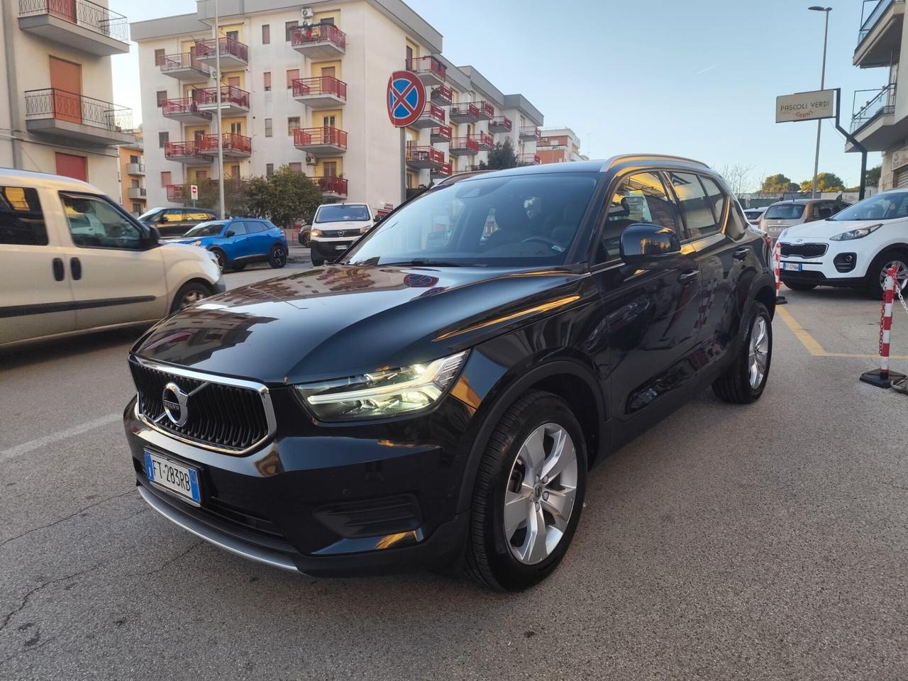 Volvo XC40 2.0 D3 Momentum * Strafull * Pelle * Navi * Garantita 12 Mesi