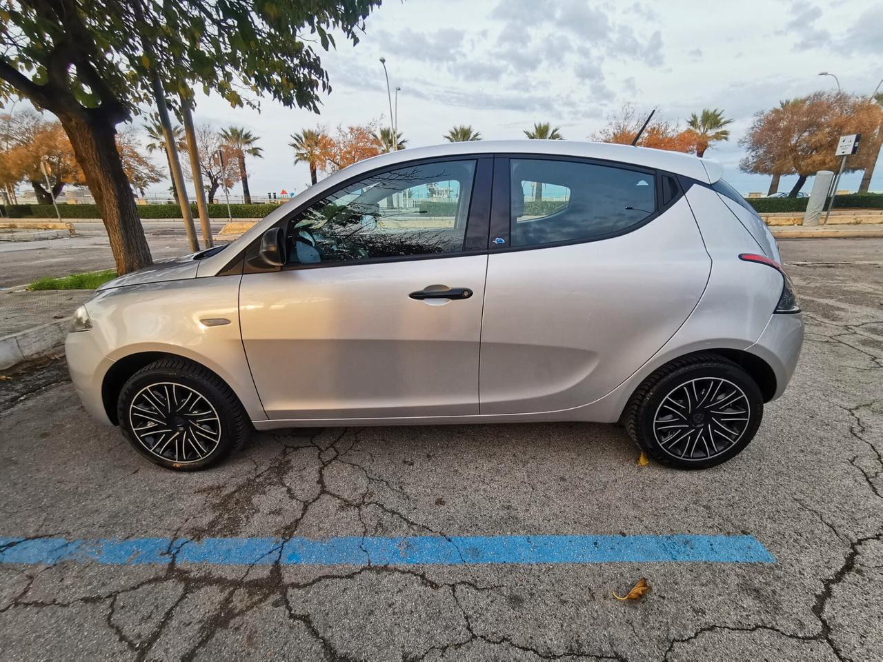 Lancia Ypsilon 1.2 69 CV 5P. S&S Gold 2020