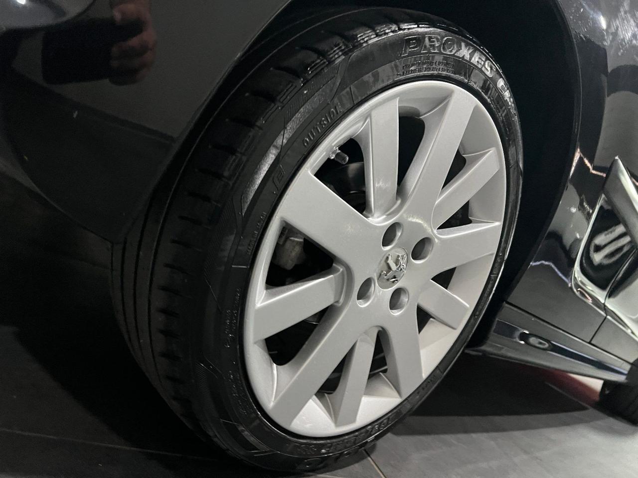 Peugeot 207 1.6 HDi 110CV CC Féline