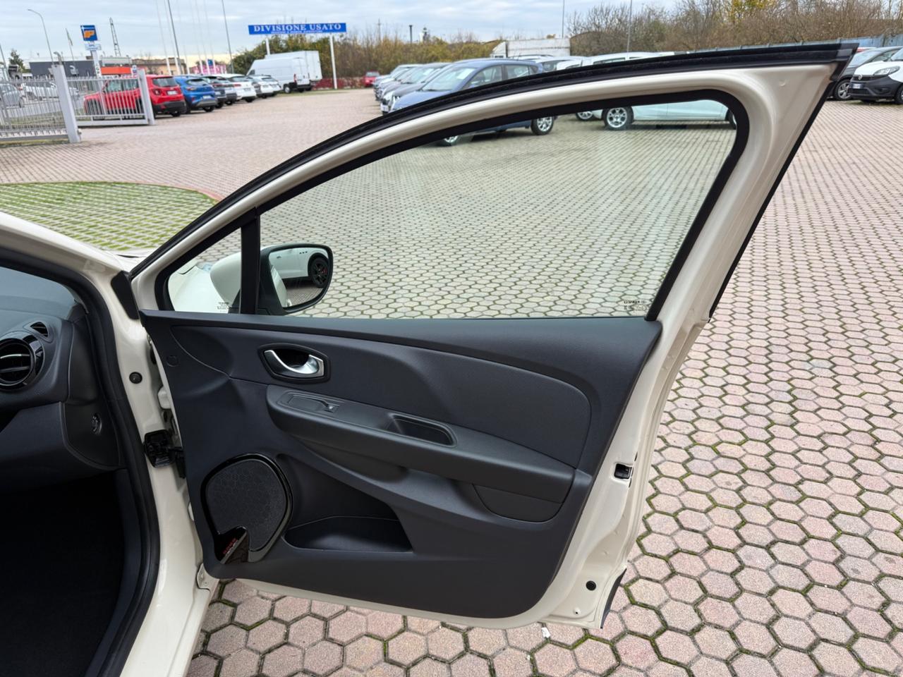 Renault Clio dCi 8V 90CV Start&Stop 82gr 5 porte OK NEOPATENTATI