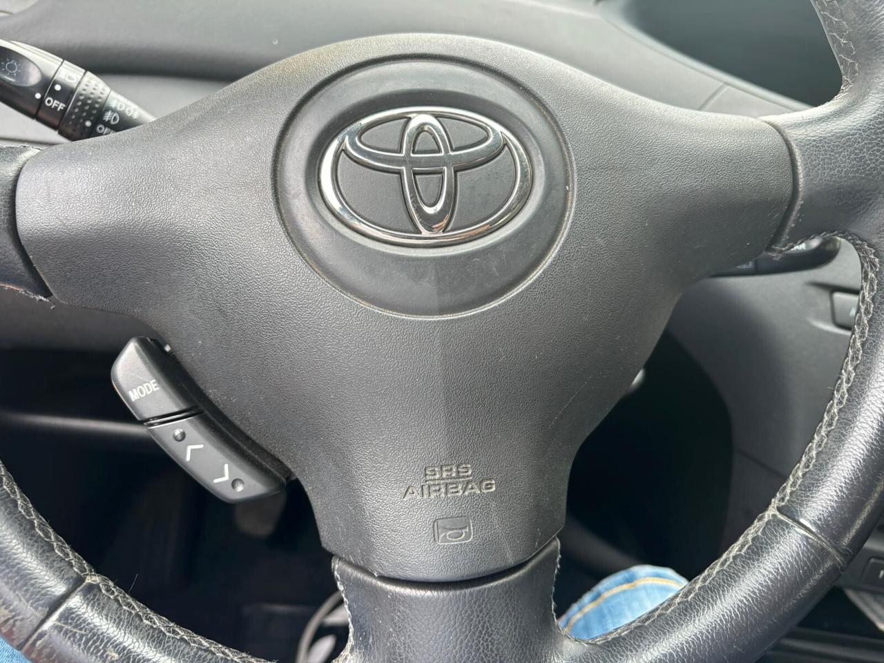 Toyota Yaris 1.0i 16V cat 5 porte Sol