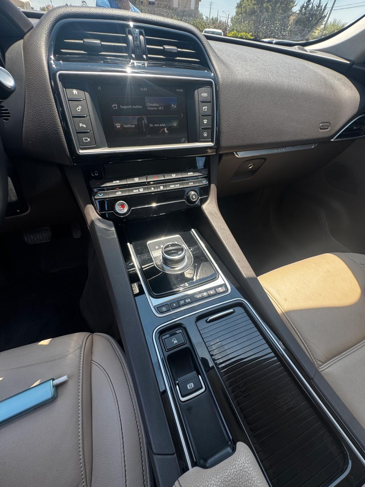 Jaguar F-Pace 2.0 D 180 CV AWD Prestige