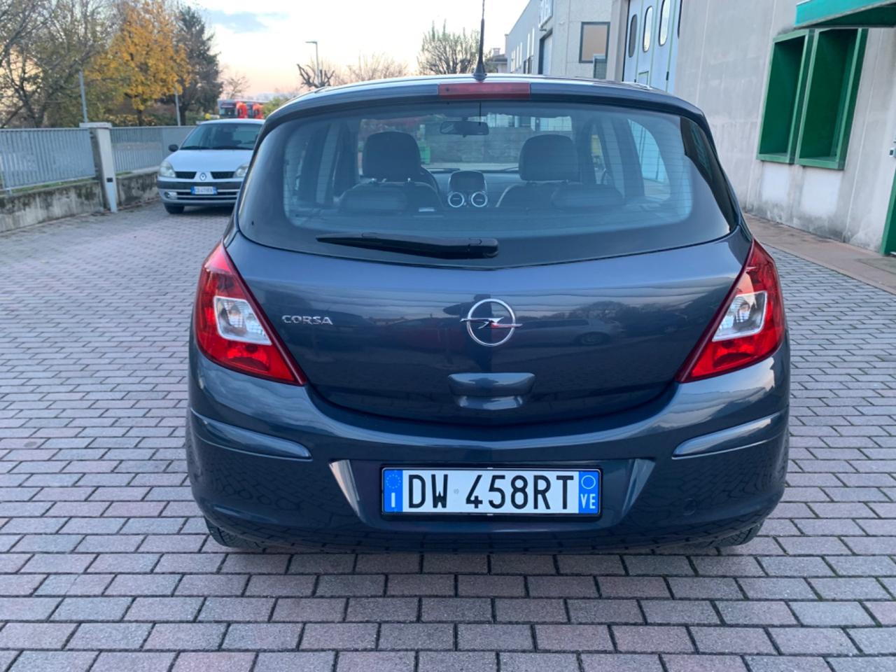 Opel Corsa 1.4 16V 5 porte Cosmo