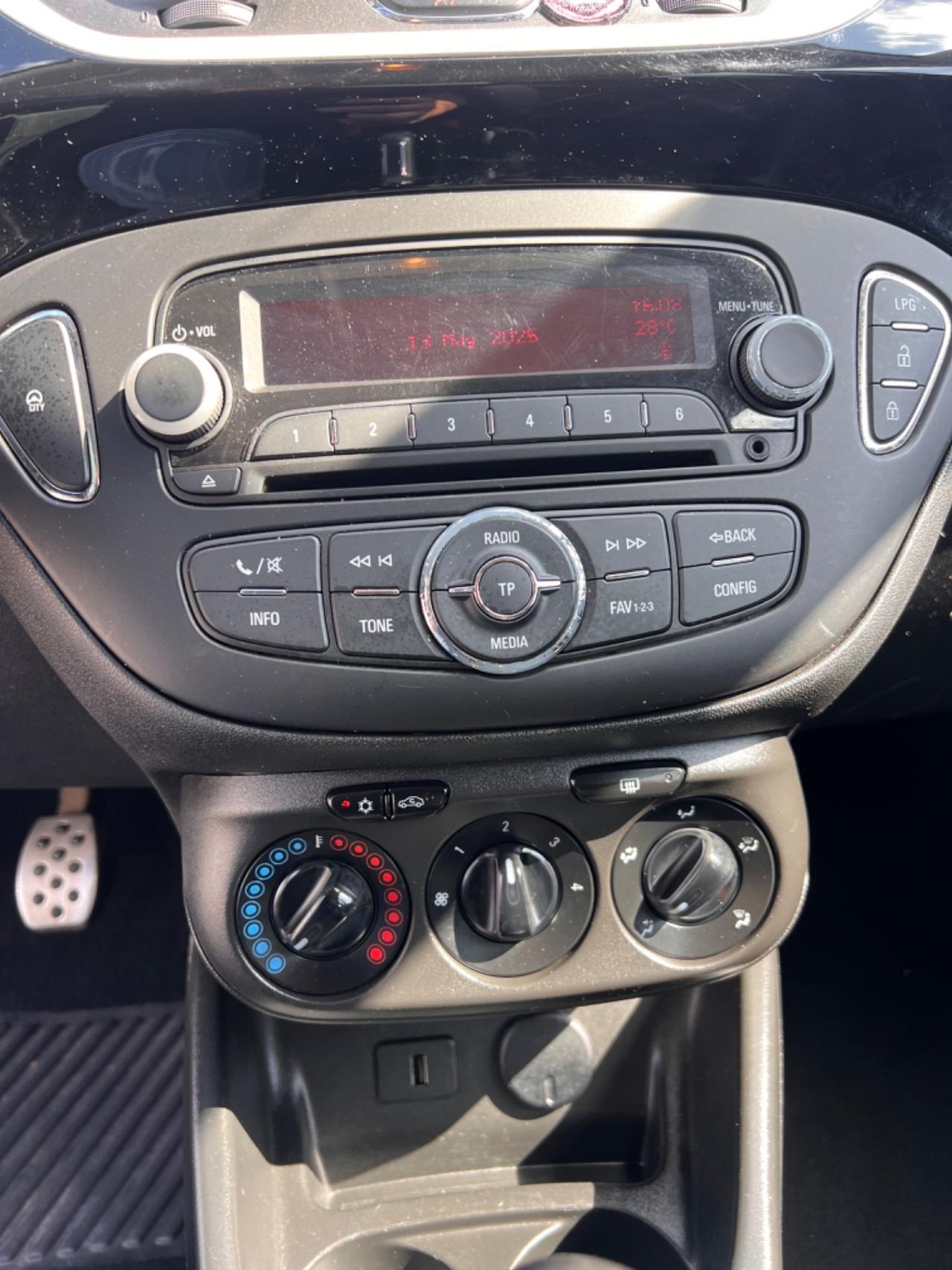 Opel Corsa 1.4 90CV GPL Tech 5 porte b-Color
