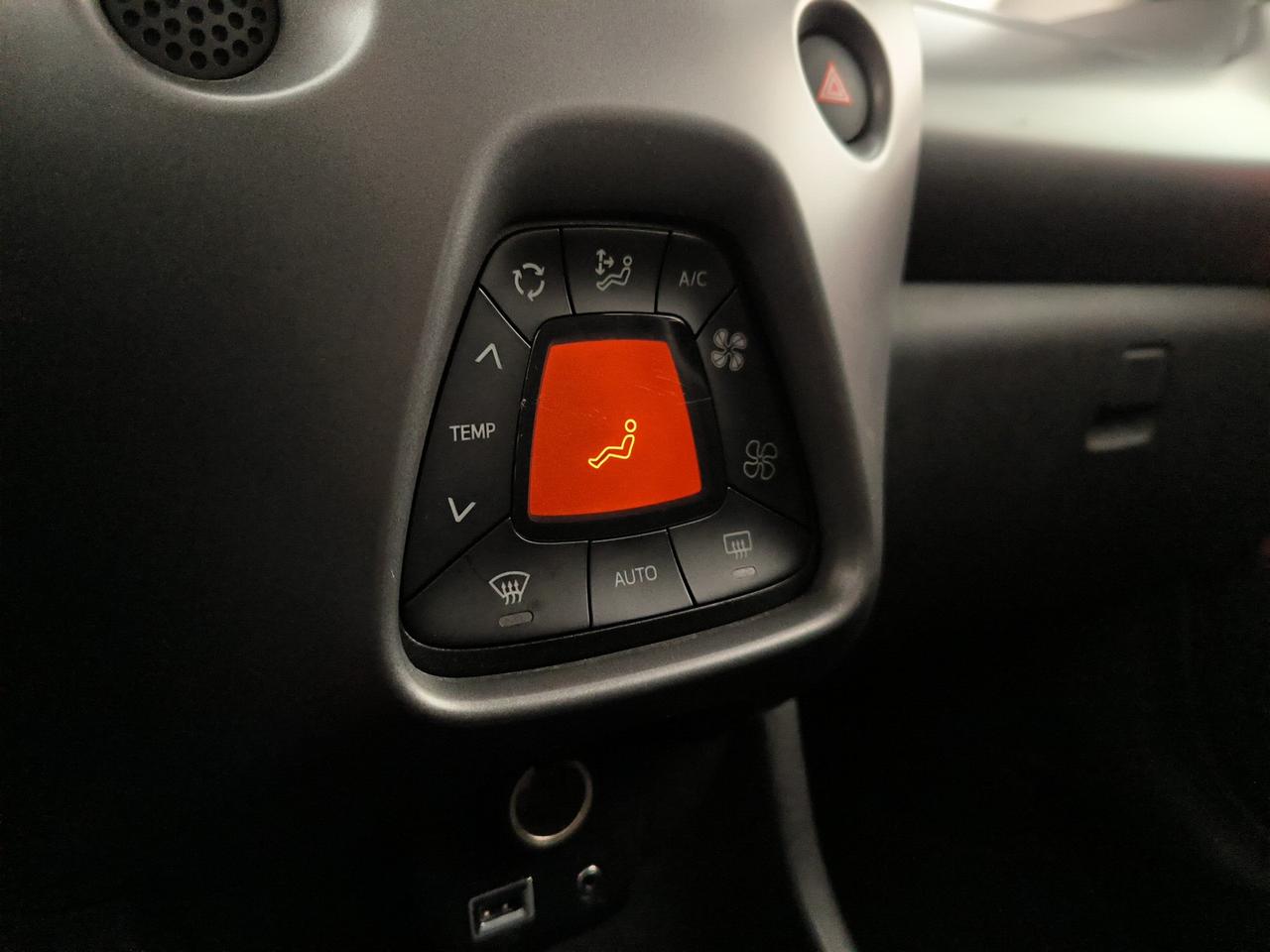 Toyota Aygo 5p 1.0 x-play 72cv