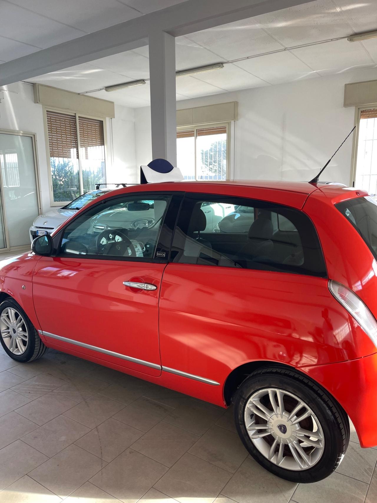 Lancia Ypsilon 1.2 69 CV Unyca