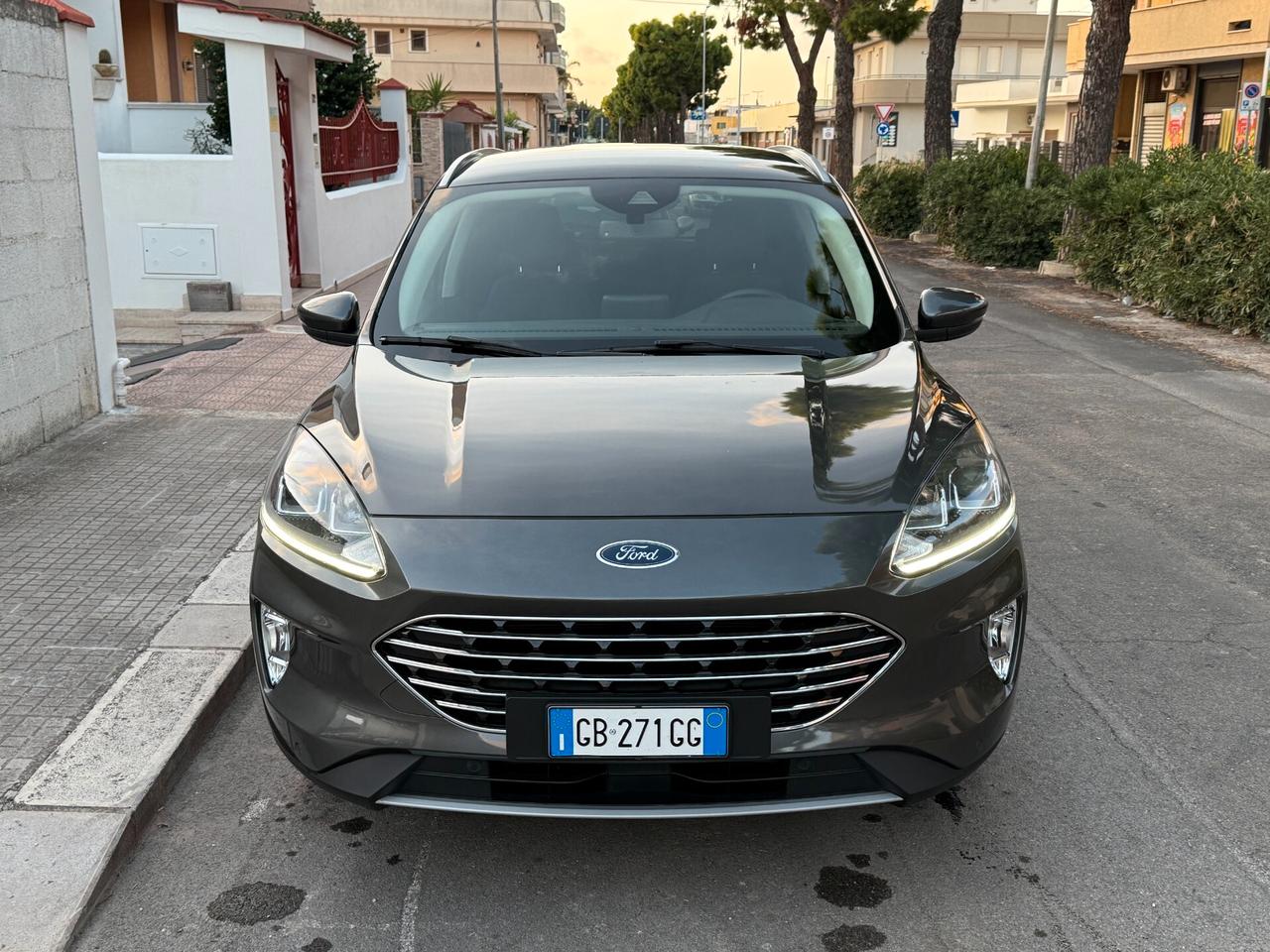 Ford Kuga 1.5 EcoBlue Autom Titanium NAVI CARPLAY