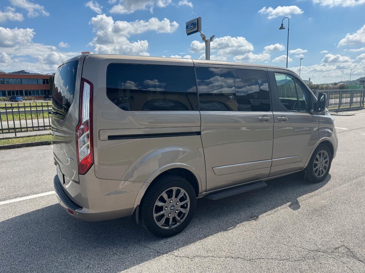 Ford Tourneo Custom Tit. 2.0MHVE 130CV PassoC. 8p
