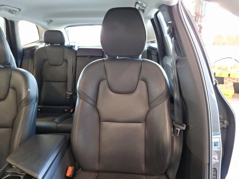 VOLVO XC60 B4 D AWD AUTOMATICO MOMENTUM SUV