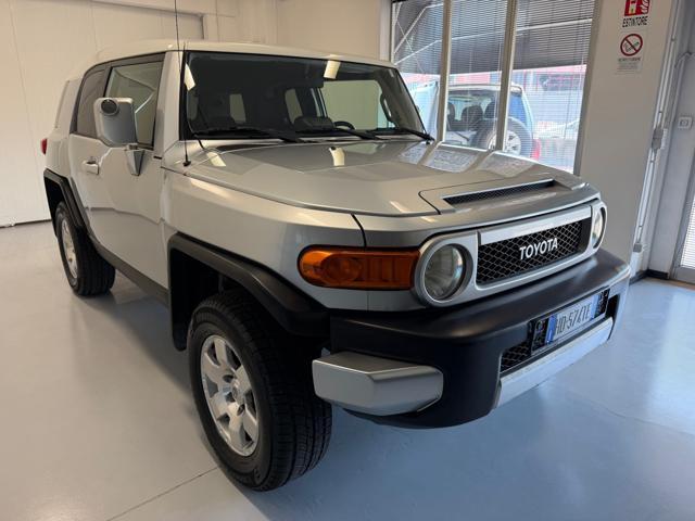 TOYOTA FJ Cruiser 2 WD