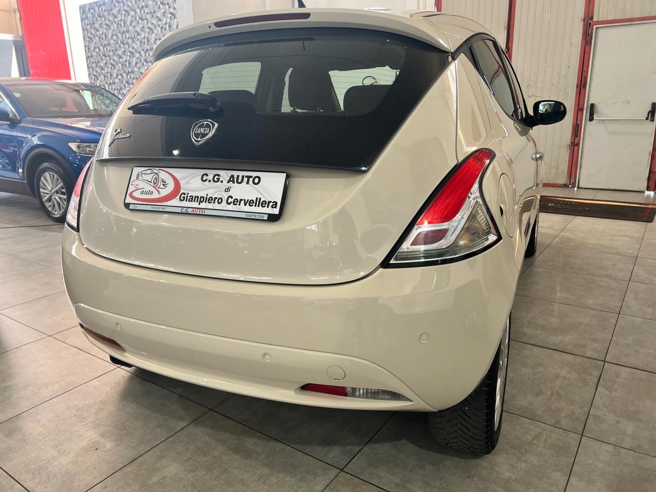 Lancia Ypsilon 1.2 69 CV Silver 2017