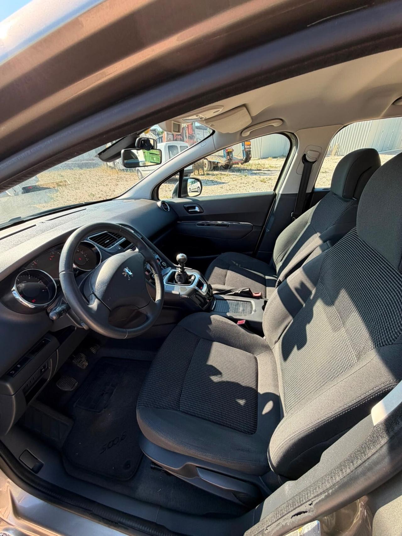Peugeot 5008 1.6 HDi 115CV Business
