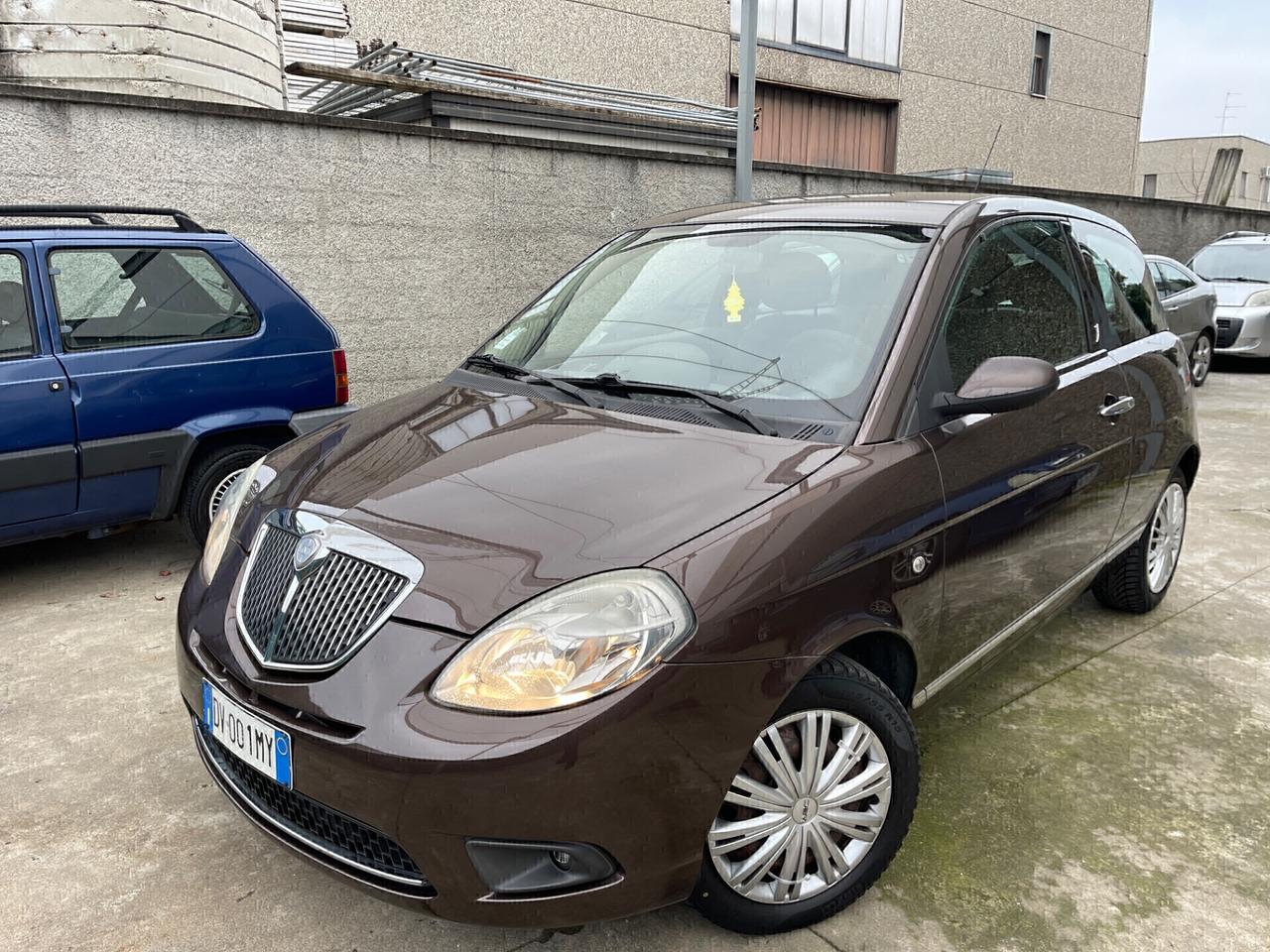 LANCIA YPSILON PLATINUM 1.2 BENZINA EURO4 NEOPATENTATI