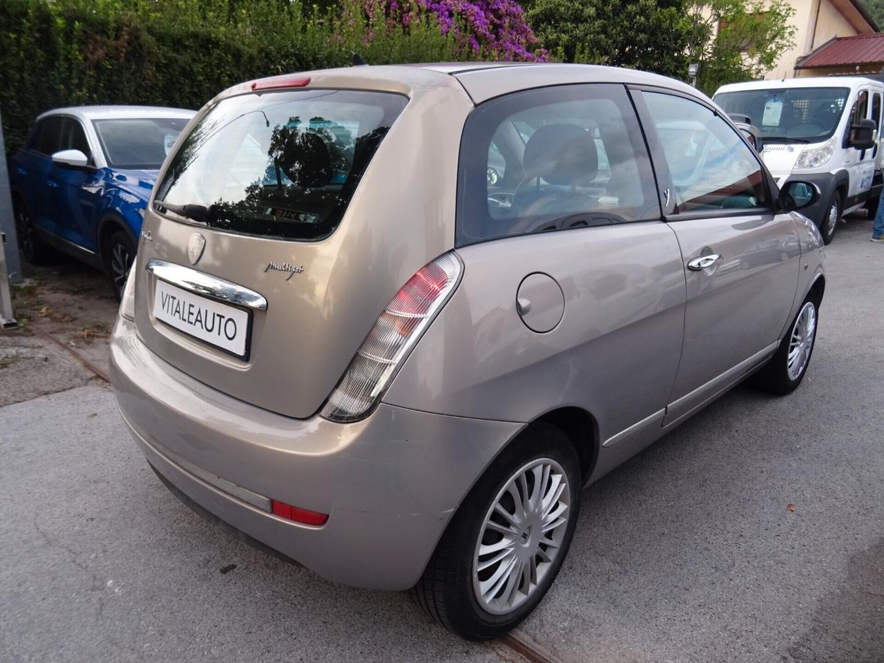 Lancia Ypsilon 1.3 MJT 75 CV Argento