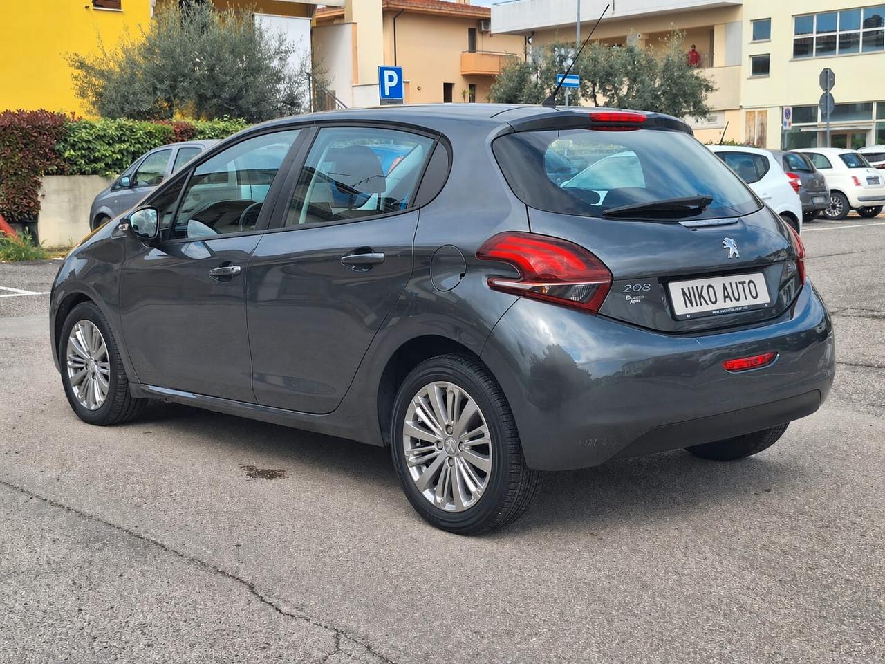 Peugeot 208 2016-1.4 BlueHDi 100 5 porte Allure NAVI LED GARANZIA NEOPATENTATI