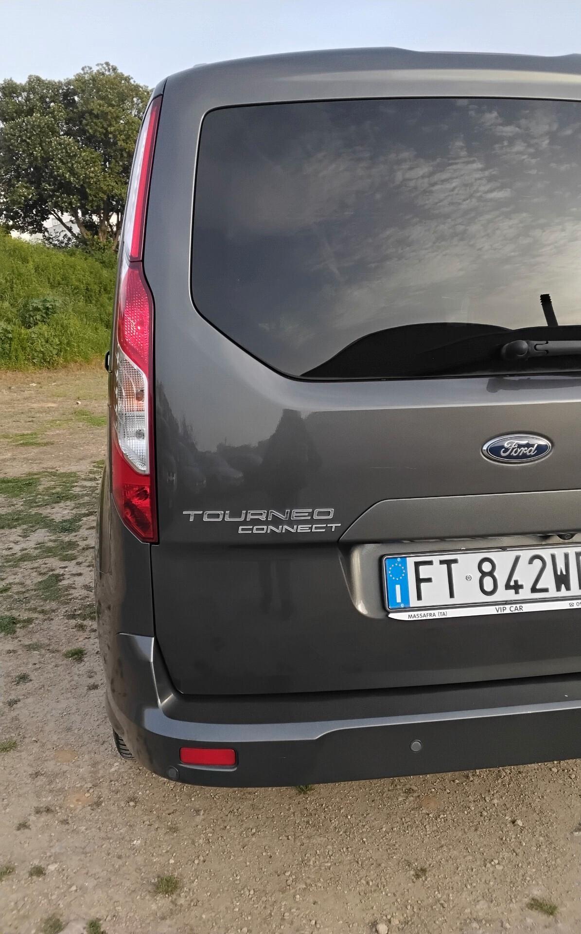 Ford Tourneo Connect 1.5 TDCi 120 CV Powershift Titanium