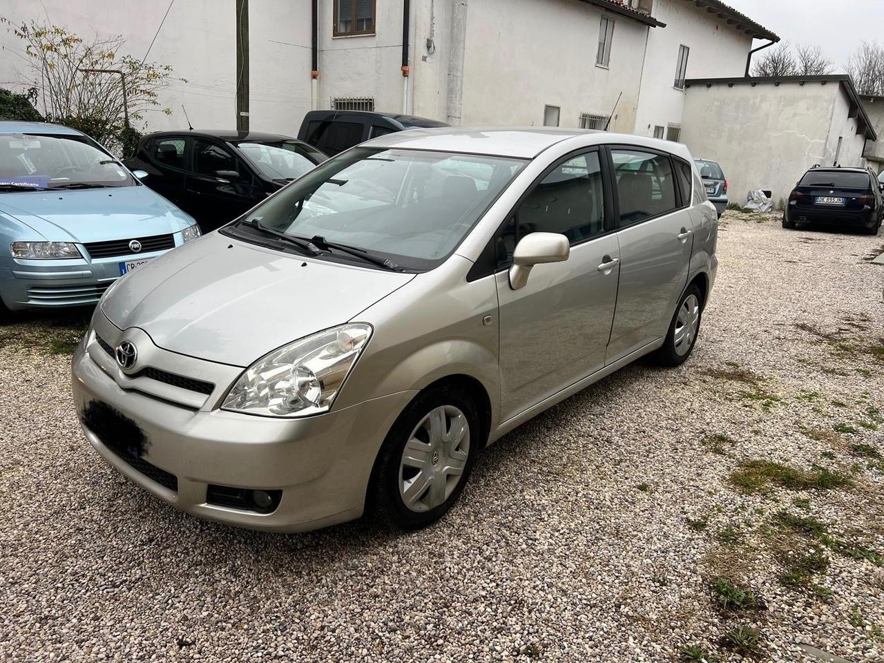 Toyota Corolla Verso 2.2 16V D-4D