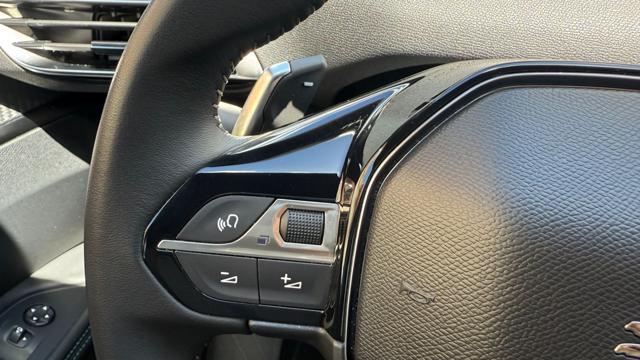 PEUGEOT 3008 HYBRID 136CV e-DCS6 ALLURE*FULL LED*CARPLAY*C.L.18