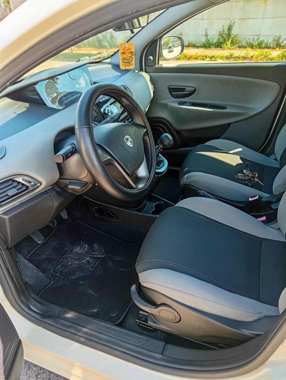 Lancia Ypsilon 1.3 MJT 16V 95 CV 5 porte S&S Silver