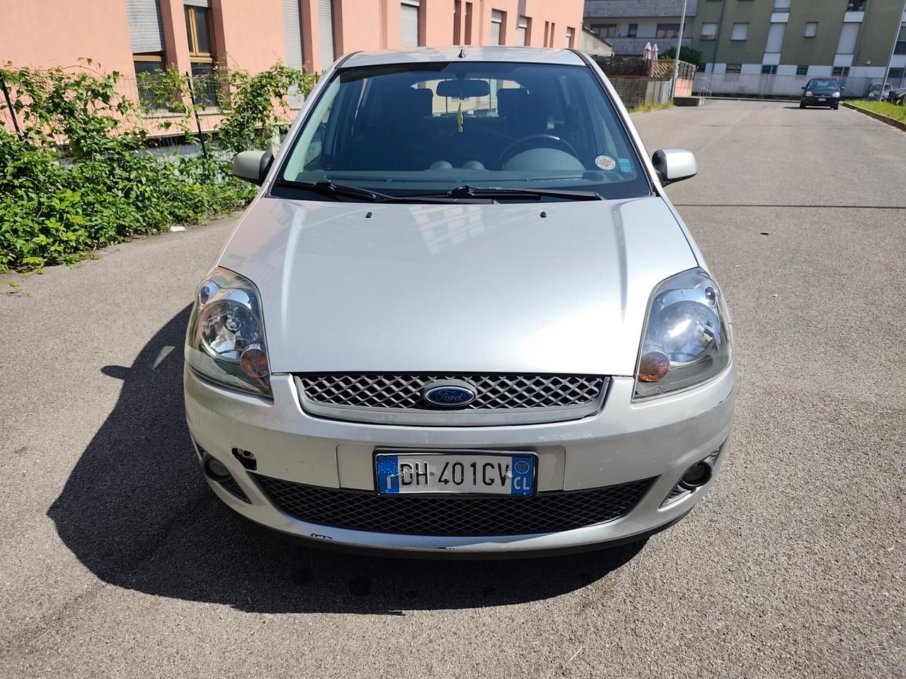 Ford Fiesta 1.2 Benz 5 porte lavori certificati