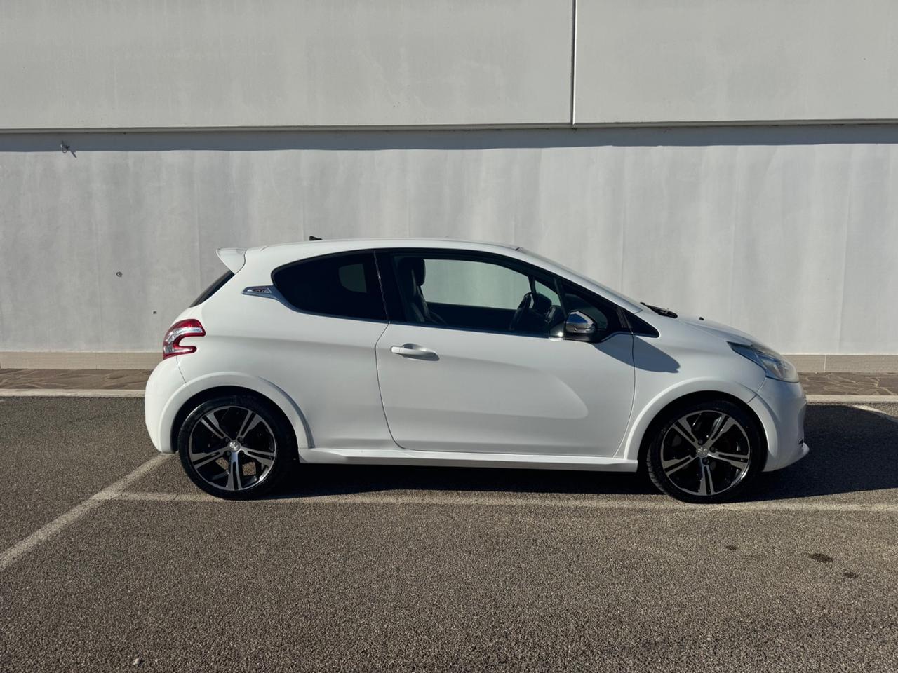 Peugeot 208 1.6 THP 200 CV 3 porte GTi