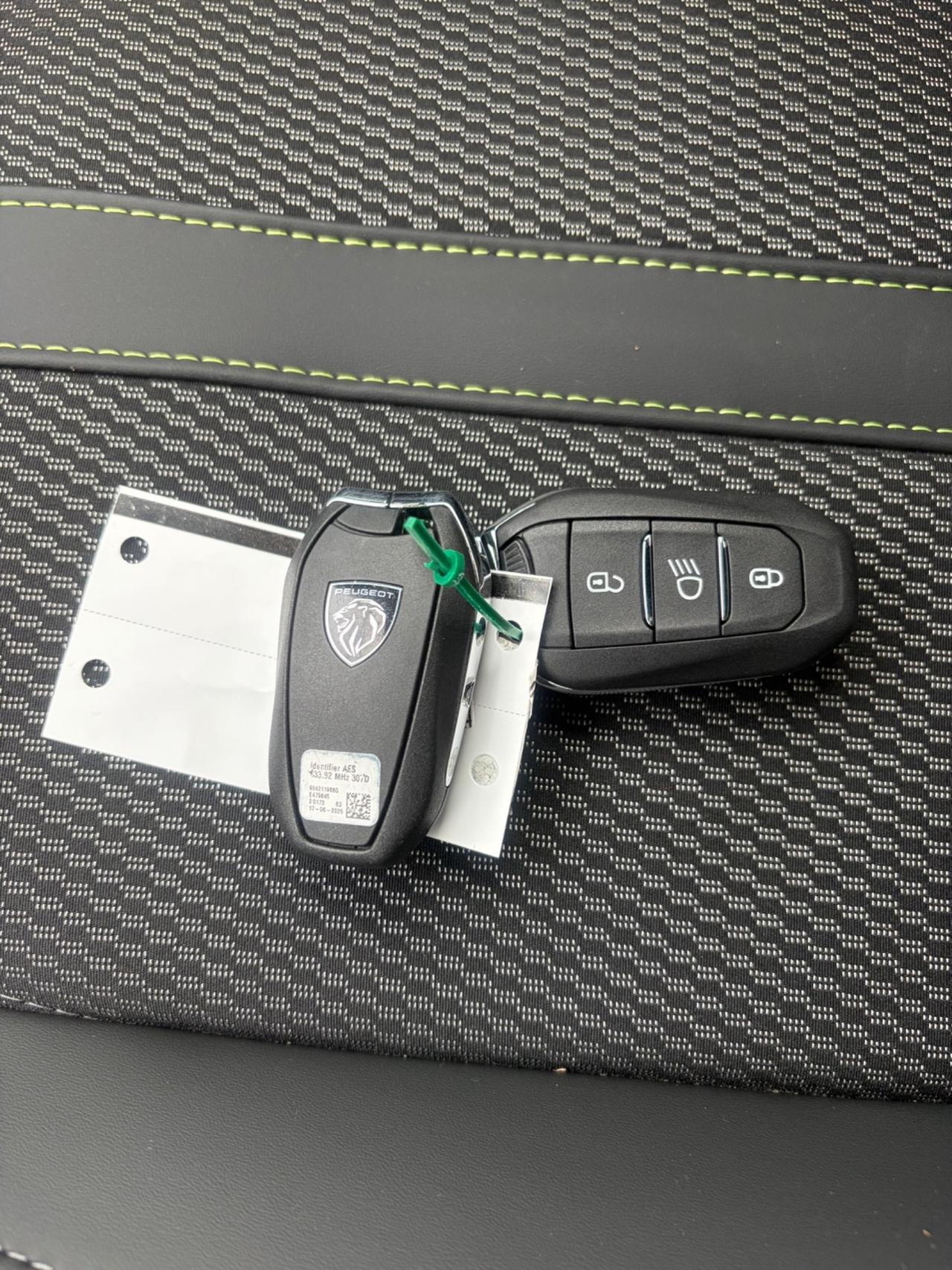 Peugeot 2008 Hybrid GT Exclusive 2025 INCIDENTATA