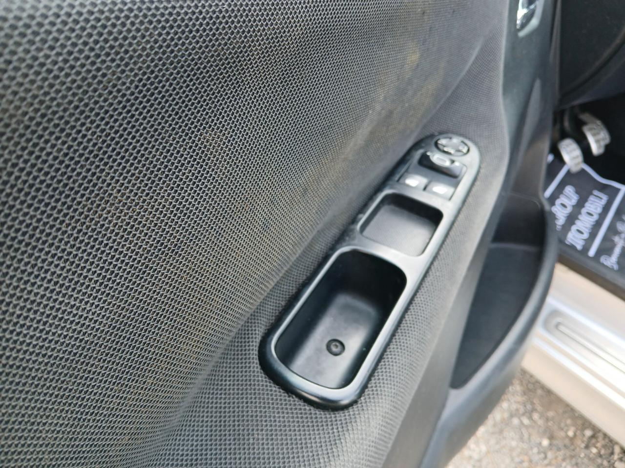 Peugeot 207 1.6 VTi 120CV CC Féline