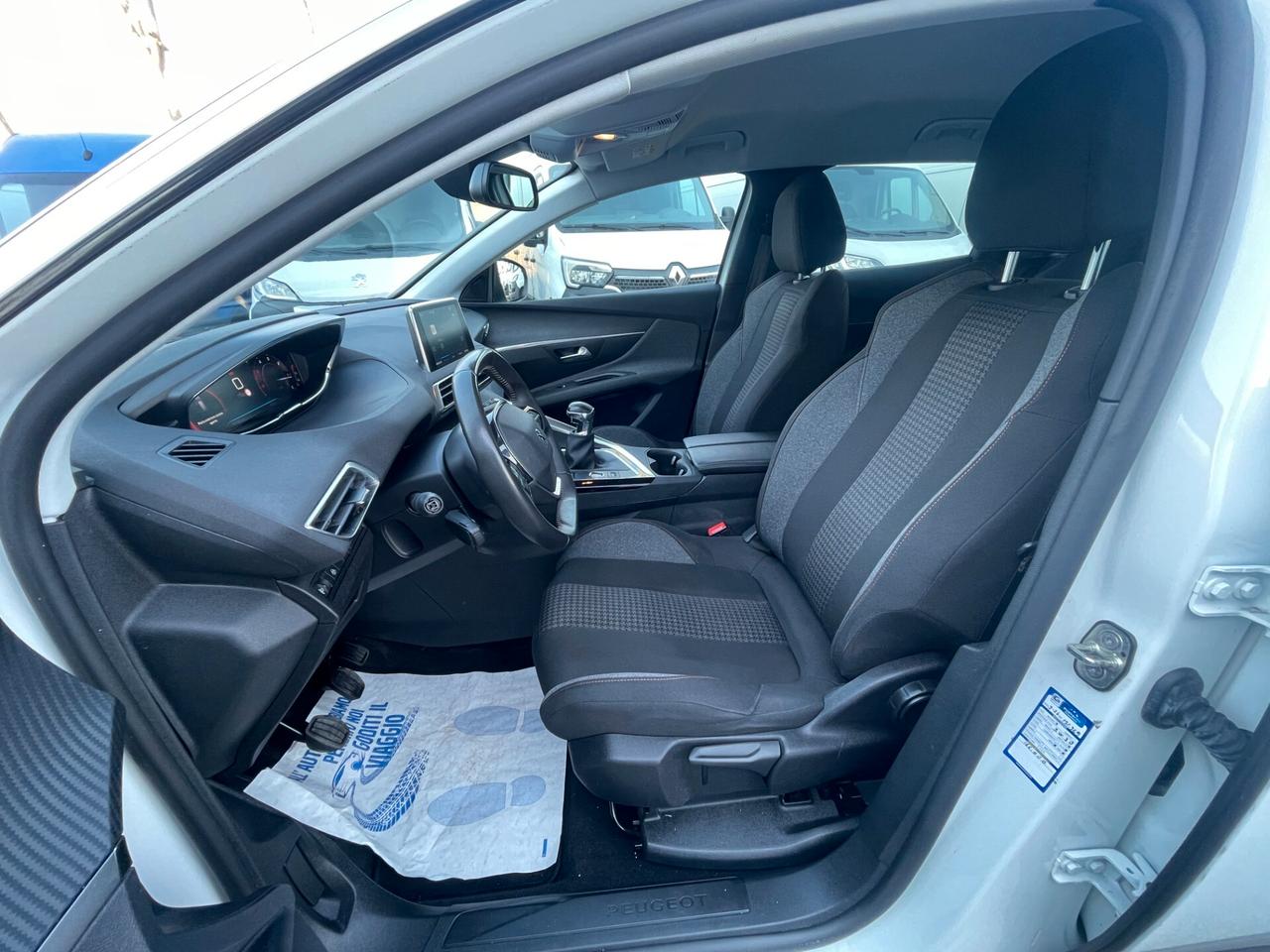 Peugeot 3008 BlueHDi 130 S&S Active Pack