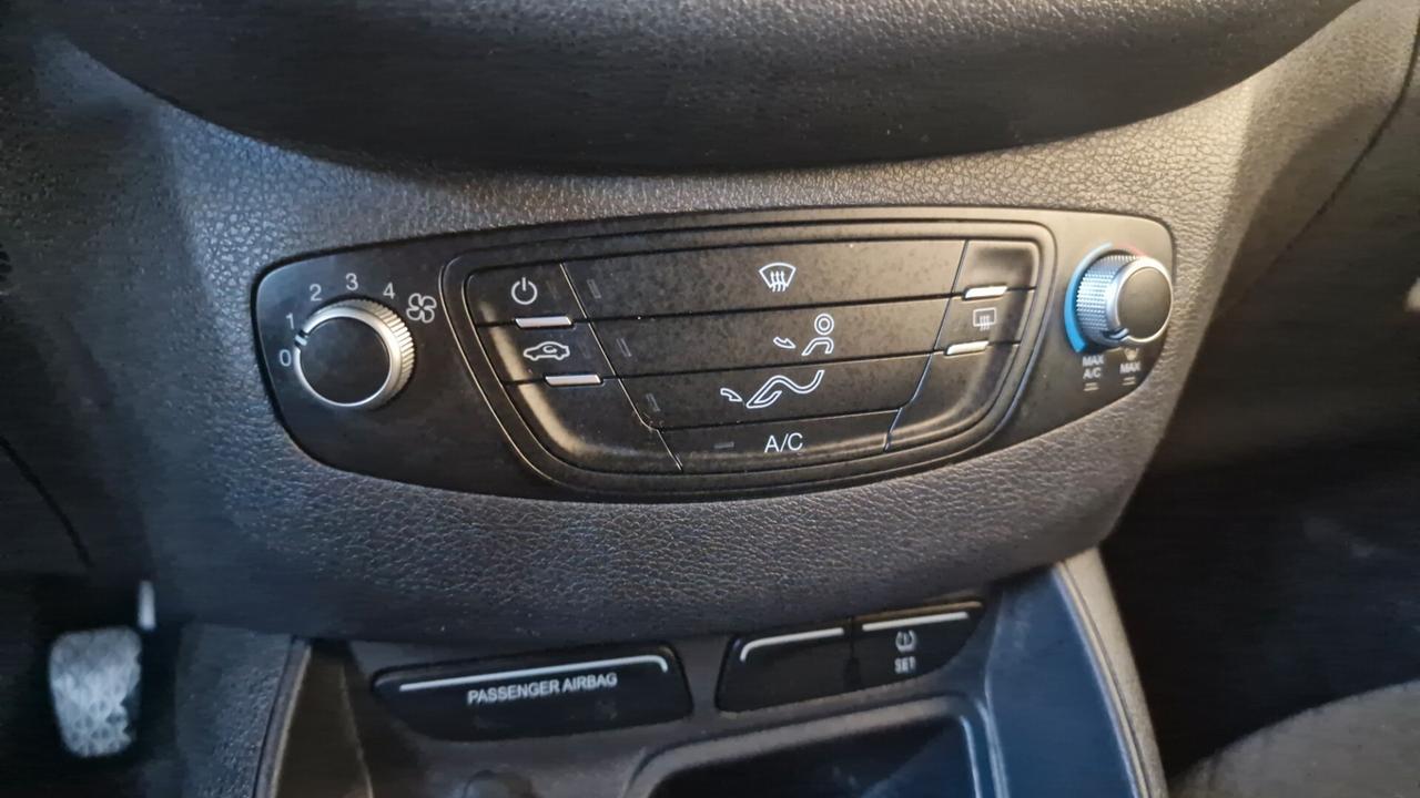 Ford Tourneo Courier 1.0 EcoBoost 100 CV Titanium