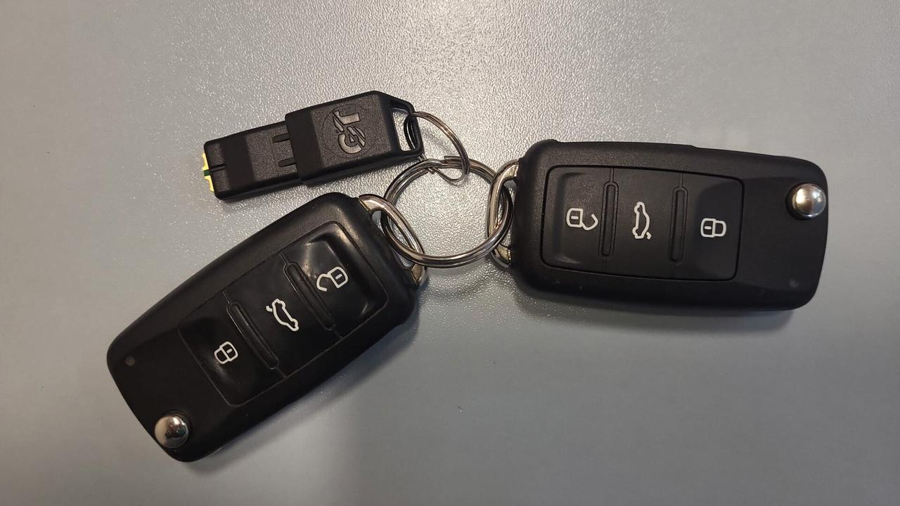 Volkswagen up! 1,0-UNICA PROPR-EURO 6-3 REVISIONI