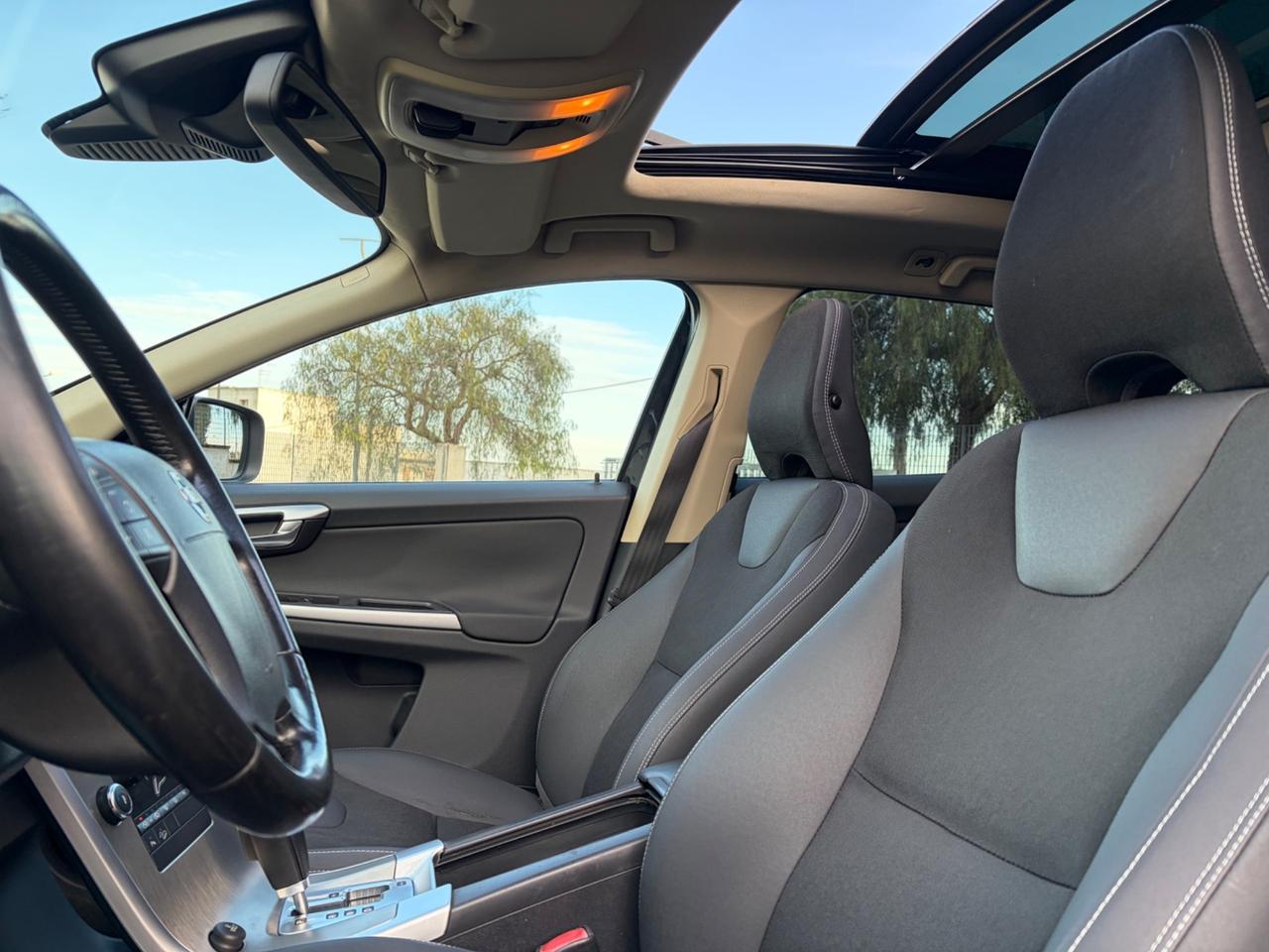 Volvo XC60 2.4 D5 Momentum “Tetto apribile” full optional