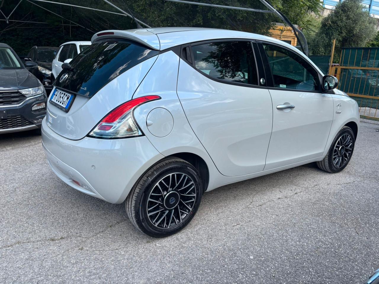 Lancia Ypsilon 1.2 69 CV 5 porte GPL Ecochic Mya OK Neopatentati