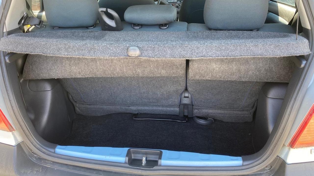 Toyota Yaris 1.0i 16V cat 5 porte Sol