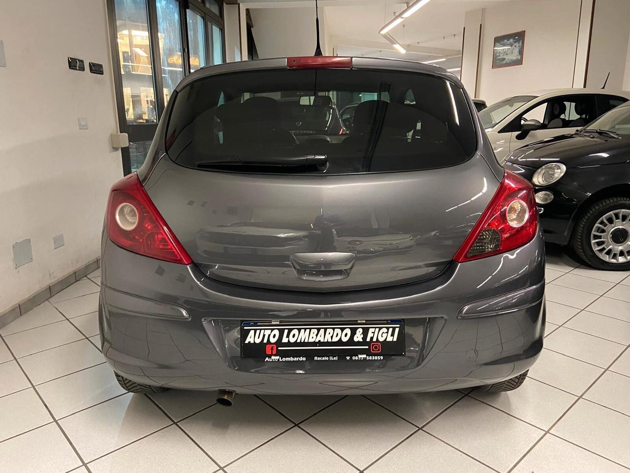 Opel Corsa 1.2 80CV 3 porte GPL-TECH Club - NEOPATENTATI