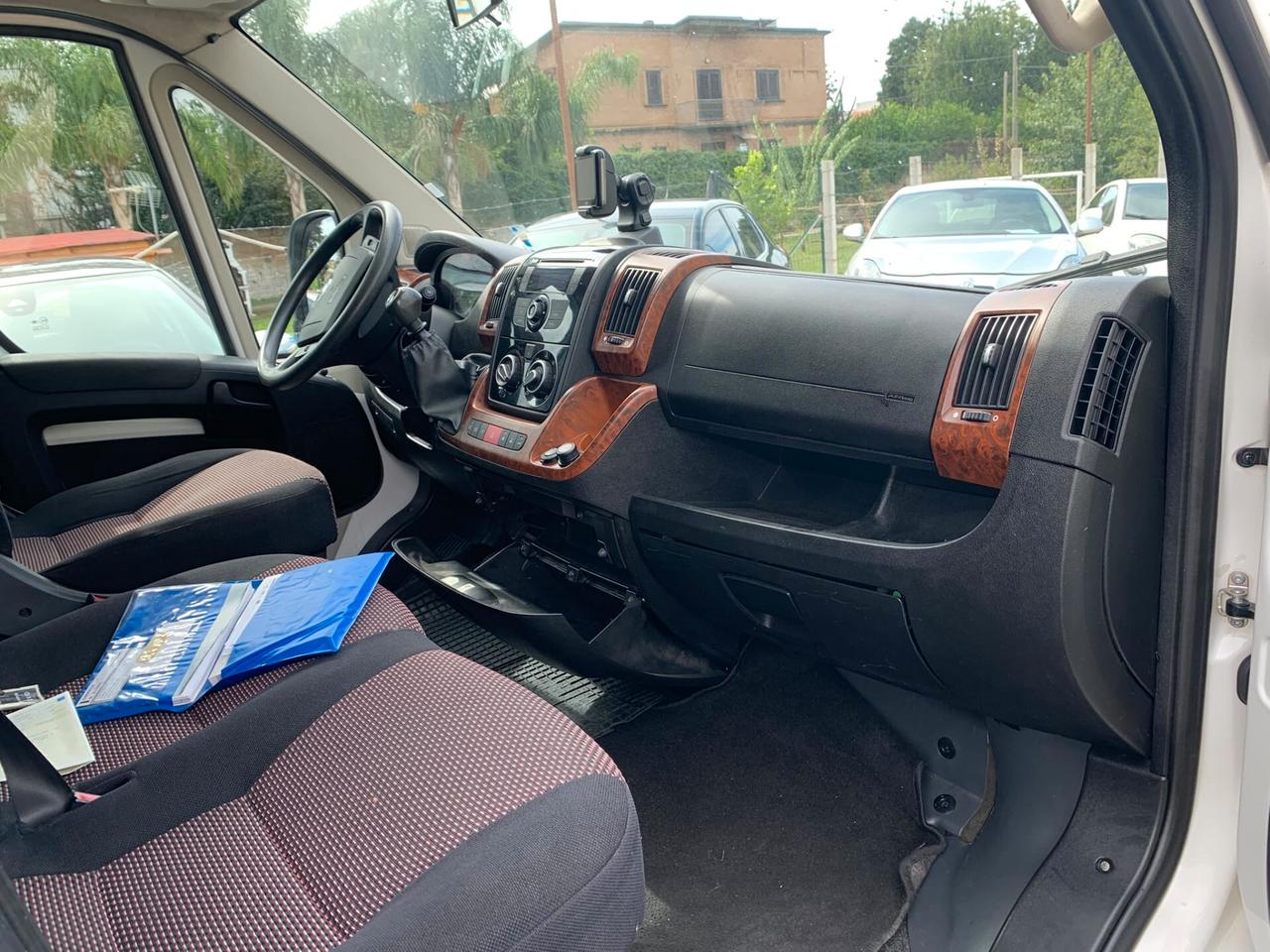 AUTOVETTURA 9 POSTI PULMINO