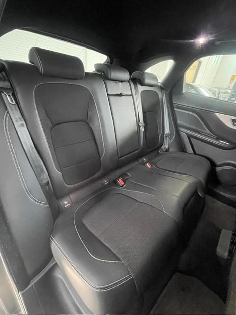 Jaguar F-Pace 2.0 D 180 CV AWD R-Sport